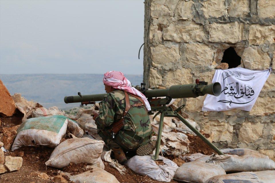 <p>Bölgedeki AA muhabirlerinin bildirdiğine göre, TSK ve ÖSO, Afrin'in batısındaki Racu beldesine bağlı Harab Summak köyünü terör örgütü PYD/PKK'dan kurtardı. </p>

<p> </p>
