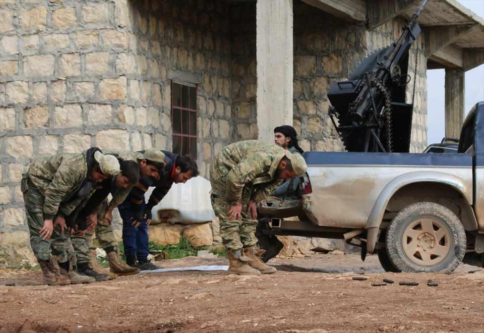<p>TSK ve operasyonlara destek veren ÖSO güçleri, harekatın başından bu yana PYD/PKK işgalindeki Afrin'in 5 beldesinde biri belde merkezi, 42'si köy, 3'ü köy altı yerleşim ve 17'si stratejik dağ veya tepe olmak üzere 63 noktayı örgütten kurtarmış oldu. </p>

<p> </p>

