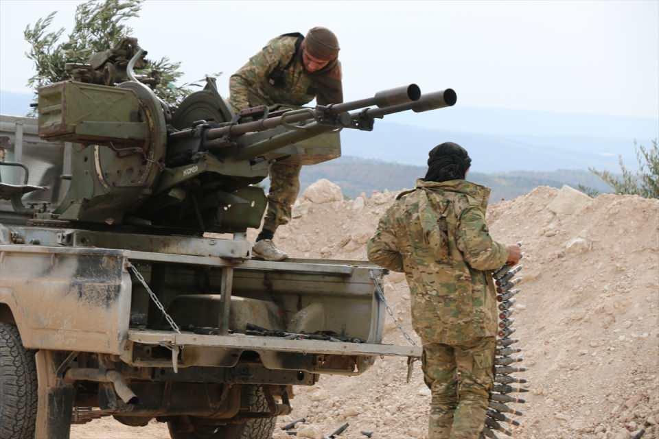 <p>Bölgedeki AA muhabirlerinin bildirdiğine göre, TSK ve ÖSO, Afrin'in batısındaki Racu beldesine bağlı Harab Summak köyünü terör örgütü PYD/PKK'dan kurtardı. </p>
<p> </p>
