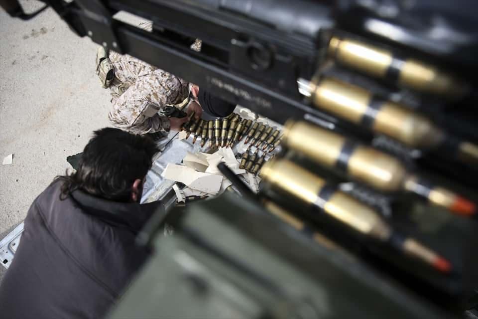 <p>Türk Silahlı Kuvvetleri (TSK) ve Özgür Suriye Ordusu (ÖSO), Zeytin Dalı Harekatı'nda Afrin'in Divan Fevkani köyü ve 3 tepeyi teröristlerden arındırdı.</p>
