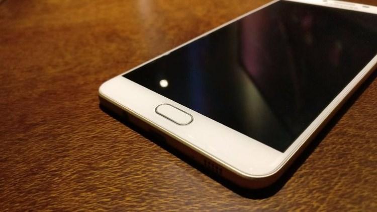 <p>16 MP kamera</p>

<p>&nbsp;</p>
