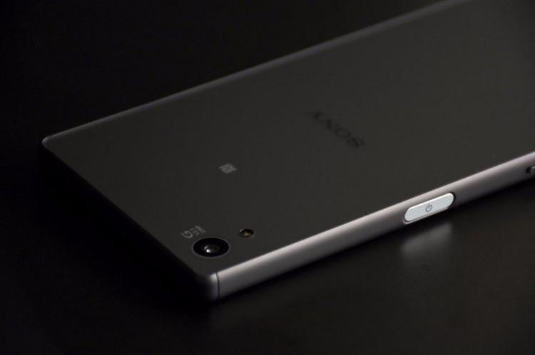 <p>SONY XPERİA Z5</p>

<p>5.2 in&ccedil; ekran</p>
