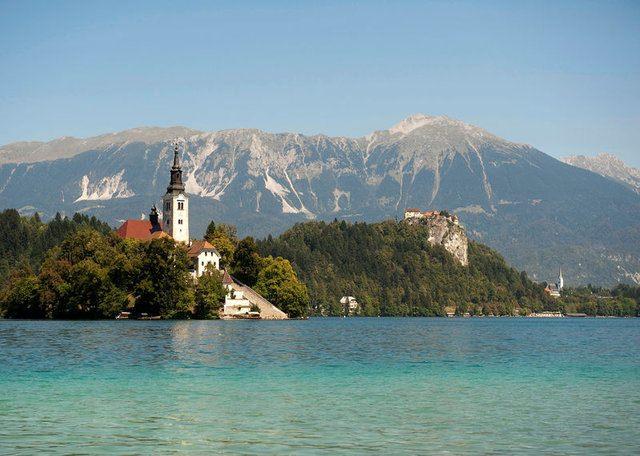 <p>Slovenya'nın kuzeyinde, Alp Dağları'nın eteğinde yer alan Bled Adası, eşsiz güzelliğiyle görenleri etkisi altına alıyor</p>

<p> </p>
