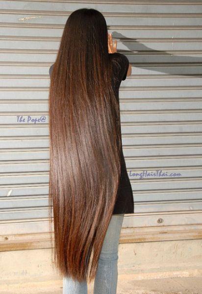 <p>İnternet dünyasında boyasız gerçek saçlar artık çok fazla ilgi görüyor. Çeşitli sebeplerle saçı uzamayan kadınlar, up uzun saçlara artık çok kolay bir şekilde sahip olabiliyor. </p>
