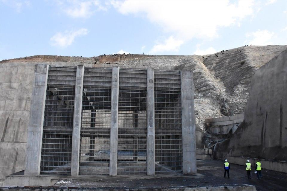 <p>Kösalı, Ilısu Barajı ve HES Projesi'nin Dicle Nehri üzerinde yapılmış en büyük baraj ve HES olduğunu kaydetti.</p>