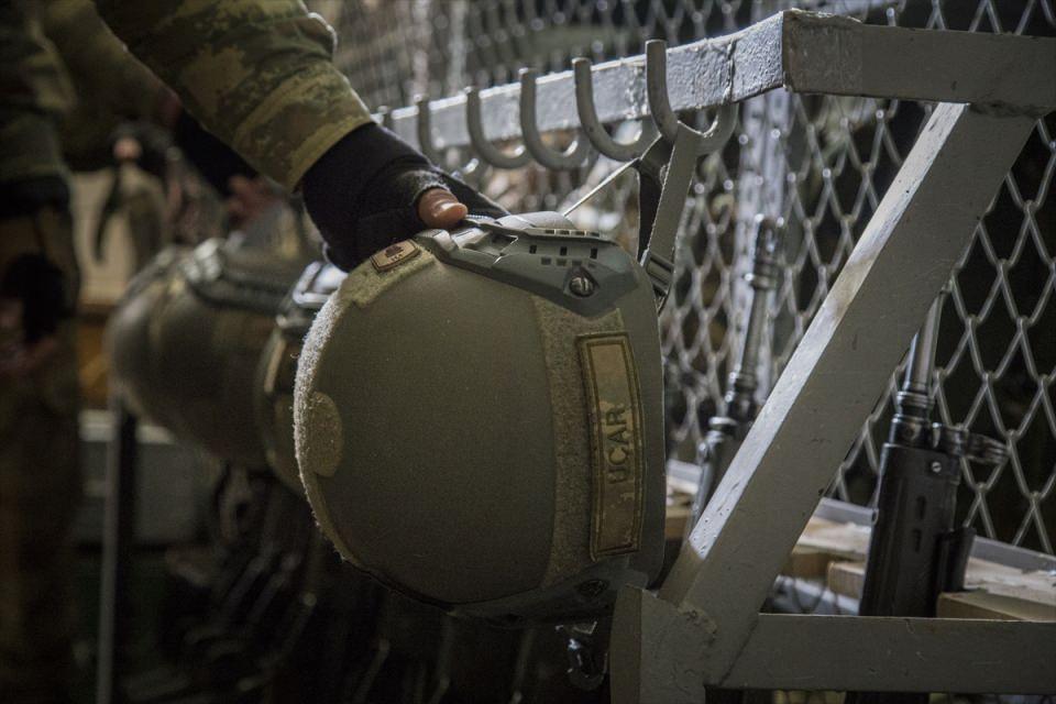 <p><strong>Operasyon emri ile anında araziye intikal </strong></p>
<p>Komandoların kışladaki eğitimleri gerçek bir operasyon hazırlığı gibi titizlikle yürütülüyor.</p>