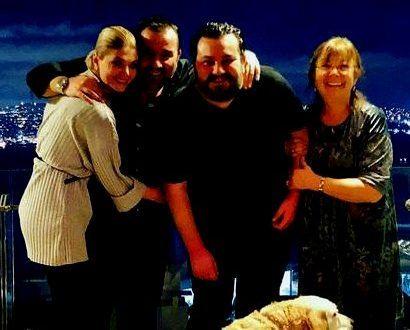 <p>Demirer, aile fotoğrafını Instagram hesabından paylaşarak aşkını ilan etmişti.</p>
