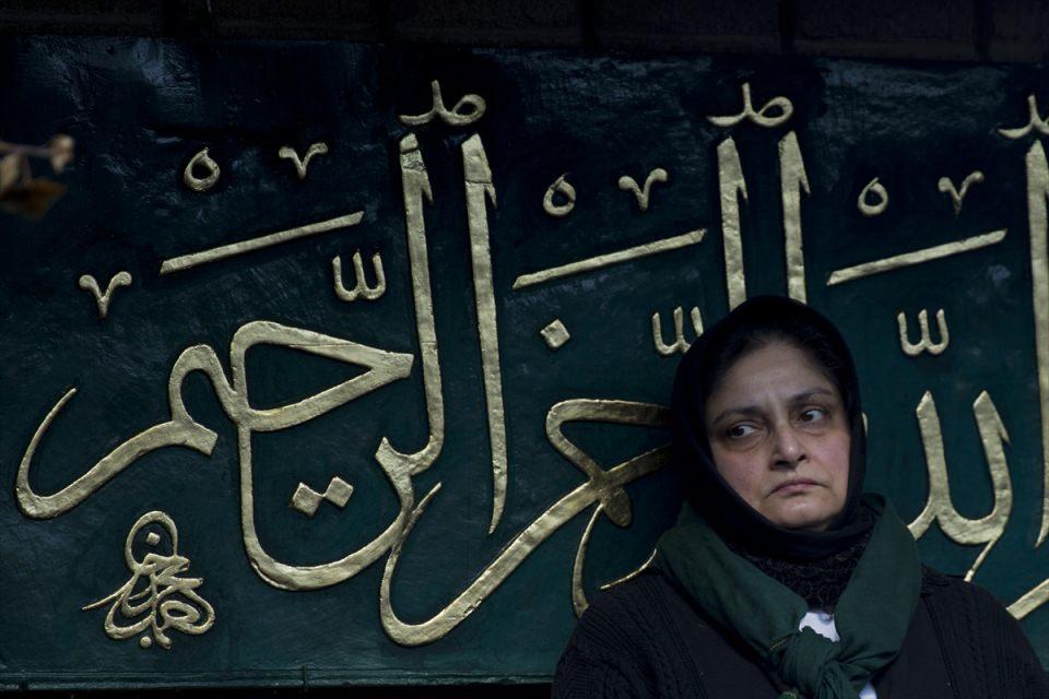 <p>Farklı kültürlerden, farklı ülkelerden birçok insanı bir araya getiren ve Tosun Baba'nın hayatında olduğu gibi vefatında da birleştiren şeyin İslam dininin emrettiği sevgi, kibarlık ve alçak gönüllülük olduğunu ifade eden Hollen, Bayraktaroğlu'nun bunları her zaman taşıdığını söyledi.</p>
<p> </p>