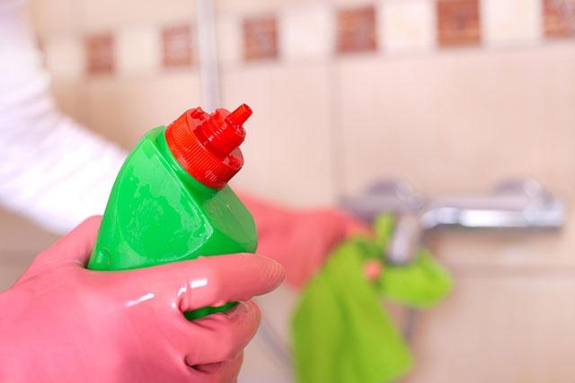 <p>Yapılan araştırmalar, evlerde kullanılan temizlik malzemelerinin kadın sağlığını olumsuz etkilediğini gösteriyor.</p>
