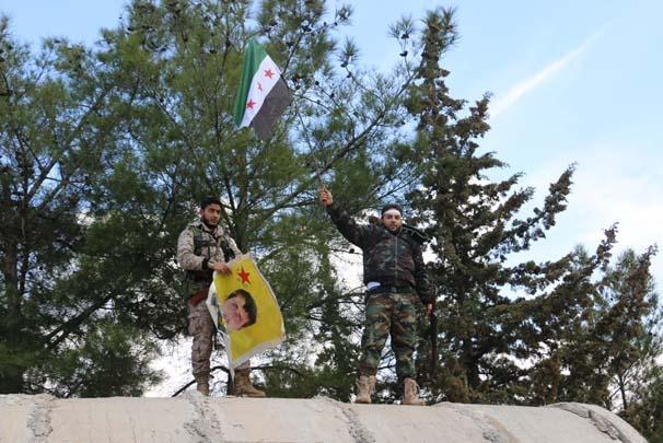 <p>Özgür Suriye Ordusu (ÖSO), Zeytin Dalı Harekatı kapsamında Afrin ilçesinin kuzeydoğusunda bulunan Şeran beldesine bağlı Ömeranlı köyü yakınlarında yaşanan şiddetli çatışmaların ardından terör örgütü YPG/PKK'ya ait bir kampı ele geçirdi.</p>

