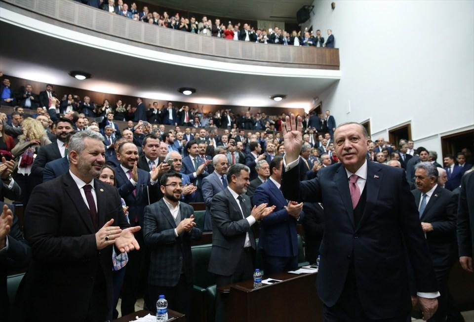 <p>Cumhurbaşkanı ve AK Parti Genel Başkanı Recep Tayyip Erdoğan, AK Parti TBMM Grup toplantısına katıldı.</p>
