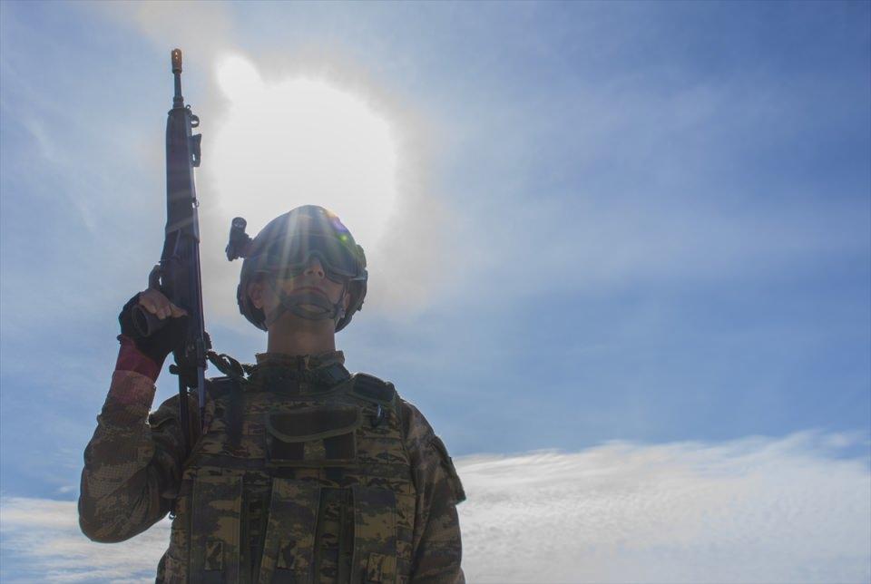 <p><strong>Terör örgütü PKK'ya büyük darbe </strong></p>

<p>Komandolar, terör örgütü PKK'nın son yıllarda saldırılarını taşıdığı il ve ilçe merkezlerine yönelik düzenlediği meskun mahal operasyonlarında başarılı sonuçlar elde etti.</p>
