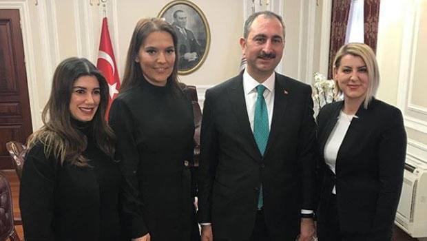 <p>Demet Akalın ile Nadide Sultan, çocuk istismarına yönelik kurulan komisyon hakkında bilgi alıp, Adalet Bakanı Abdülhamit Gül’ü makamında ziyaret etti.</p>
