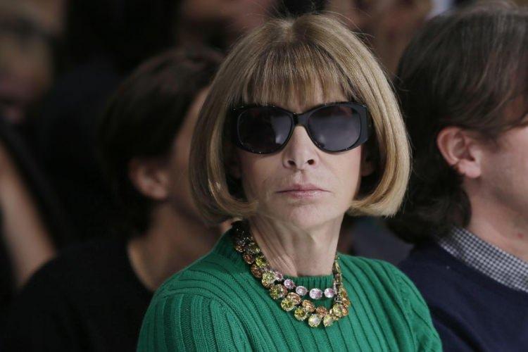 <p><strong>Anna Wintour Amerikan Vogue Dergisi'nin editörü </strong></p>
<p>Modaya yön veren Wintour her sabah 5.45'de işe başlıyor. Her zaman şık olan görüntüsü ile tanınan Wintour, azmi ve çalışkanlığı ile çevresine örnek olan bir kadın. </p>