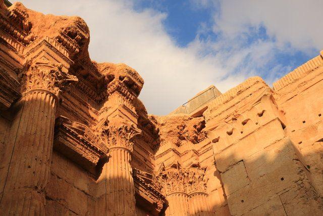 <div>Baalbek, 1500'lü yıllarda Osmanlı hakimiyetine girmiş. O tarihteki kayıtlara göre şehrin en büyük tapınağı olan Jüpiter başta olmak üzere çoğu eser yıkılmış durumdaydı.</div>
<div> </div>
