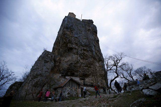 <div>Bu tabaka üzerinde 13. yüzyıldaki eski yazı diline ait ait Gürcü alfabesiyle yazılmış bir yapıt bulunmuştu.</div>

<div> </div>
