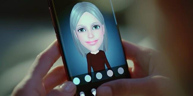 <p>Galaxy S9'un en çok dikkat çeken özelliği<br />
<br />
Samsung, S9’un gelişmiş özelliklere sahip ön kamerası ile insan yüzünün sanal profilini çıkartabiliyor. Daha sonra bu emoji hazır kalıplara aktarılarak ortaya kişiye özel emojiler çıkarılıyor.<br />
</p>