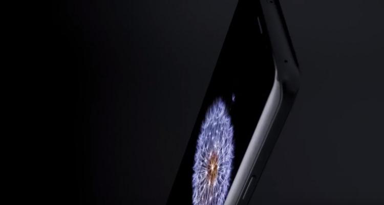 <p>Galaxy S8'den aşina olduğumuz tasarım dilini yansıtan Galaxy S9, Infinity Display (sonsuz ekran) ile kullanıcılarının karşısına çıkıyor.</p>