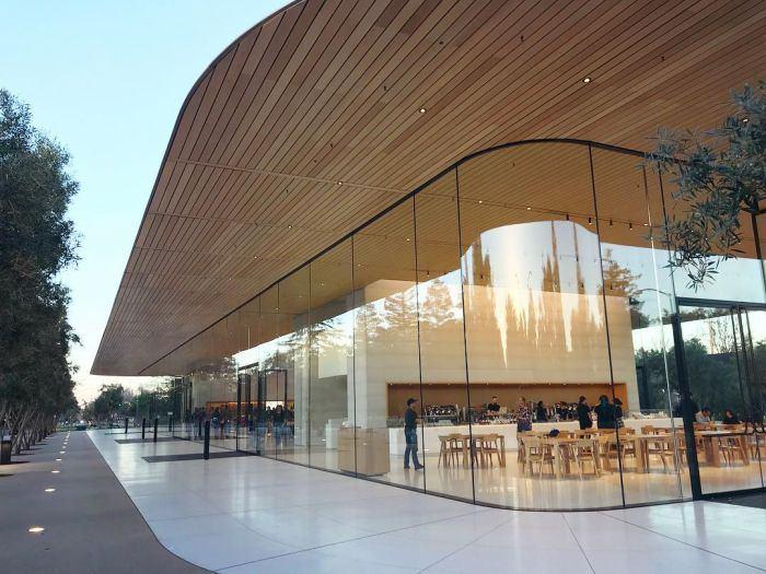 <p>Norman Foster tarafından tasarlanan Apple'ın yeni merkezinin maliyeti tam 5 milyon dolar.</p>
