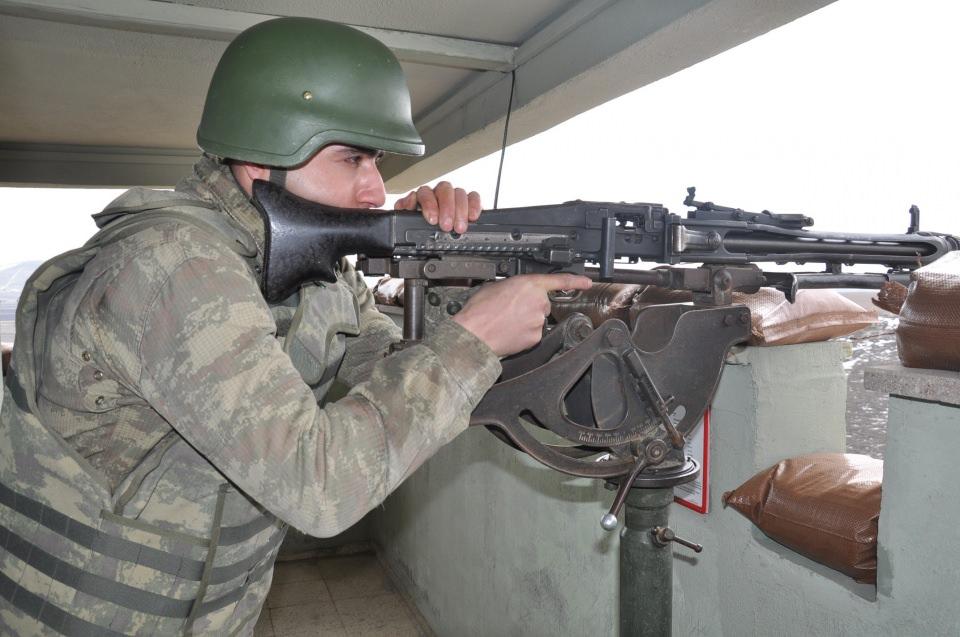 <p>Eşine kendisini merak etmemelerini söyleyen asker, durumunun çok iyi olduğunu ve 45 gün sonra yanlarında olacağını ifade ederek telefon görüşmesini sonlandırdı.</p>