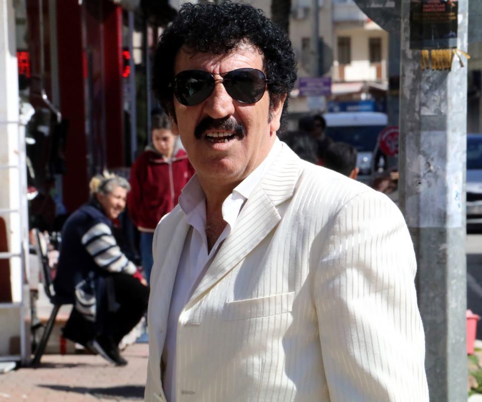 <p>İsmail Yeni isimli vatandaş ise, Gürses’in hala parçalarının dinlendiğini anımsatarak, "Şok oldum. Müslüm Gürses’in sanatını kişiliğini çok severdim. Hala unutulmadı ve dinleniyor. 3 Mart’ta da kendisini anacağız" diye konuştu. </p>