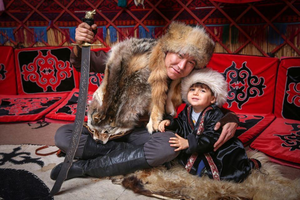 <p>Nurullah Yapıcı de eşiyle birlikte İstanbul'dan Ulupamir'i ziyaret etmek için geldiğini aktardı. </p>

<p> </p>
