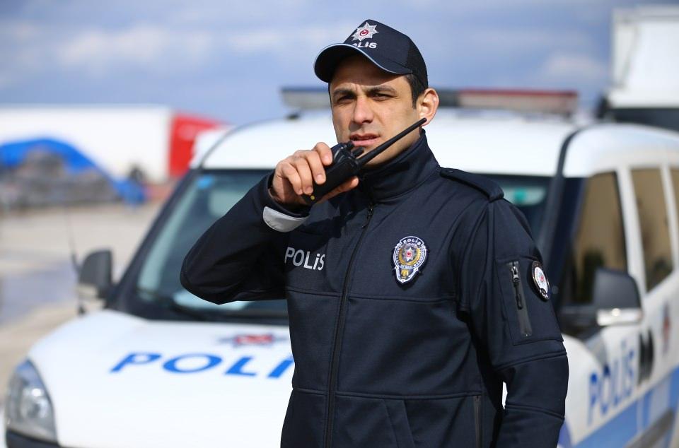 <p>Emniyet Genel Müdürlüğünce (EGM), genel hizmet, çevik kuvvet, koruma hizmetleri, deniz polisi, bisikletli polis ile çarşı ve mahalle bekçilerinin kıyafetlerinde değişikliğe gidildi.</p>
<p> </p>