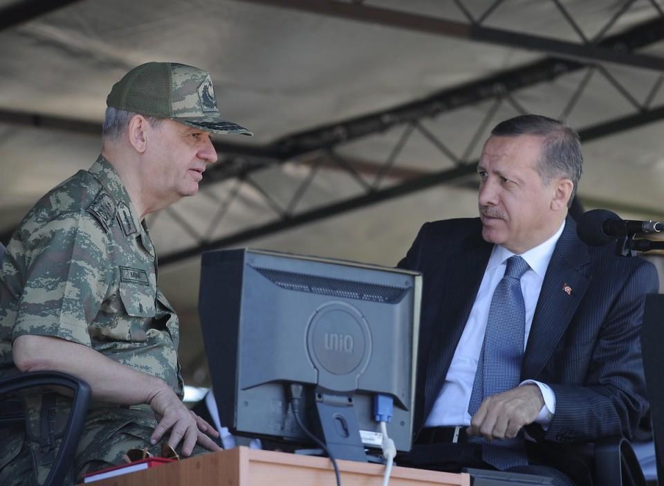 <p>Ülke tarihinde daha önce görülmemiş hız ve sayıda baraj, konut, okul, yol, hastane ve enerji santrali hizmete girdi. Bütün bu olumlu gelişmeler, bazı yabancı gözlemciler ve Batılı liderler tarafından "Sessiz Devrim" olarak adlandırıldı.</p>
