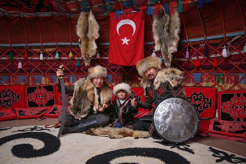 <p>Köyde şimdilik bir otağ kurulmuş ama bence otağlar artırılarak bir oba haline gelirse misafirlerin ilgisi daha da artacak." değerlendirmesini yaptı.</p>
