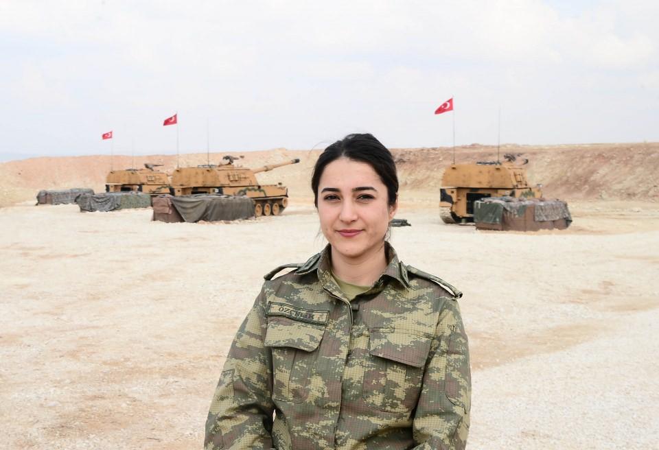 <p>Yaklaşık 40 kilometre mesafedeki hedefleri nokta atışlarıyla imha edebildiklerini belirten Aygün, "Fırtına obüsleri hareket kabiliyetleri ve sıhhatli atışlarıyla muharebe sahasında çok büyük bir ateş destek vasıtasıdır. </p>

<p> </p>
