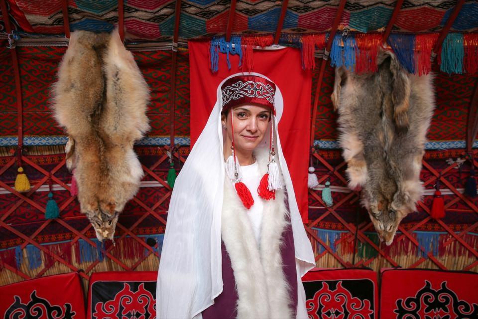 <p>Ahmet Yesevi Çetin ise köye geldiği için kendisini şanslı hissettiğini söyledi.</p>

<p> </p>
