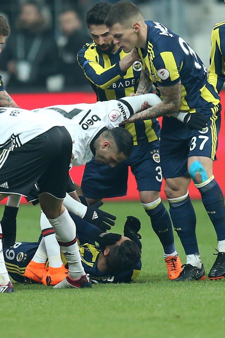 <p>Ziraat Türkiye Kupası yarı finalinde Beşiktaş ile Fenerbahçe arasında oynanan ilk maçta gergin anlar yaşandı.</p>
