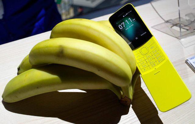 <p>Nokia 8110'un yeni versiyonunda yenilenmiş Snake (Yılan) oyunu da bulunuyor.</p>
