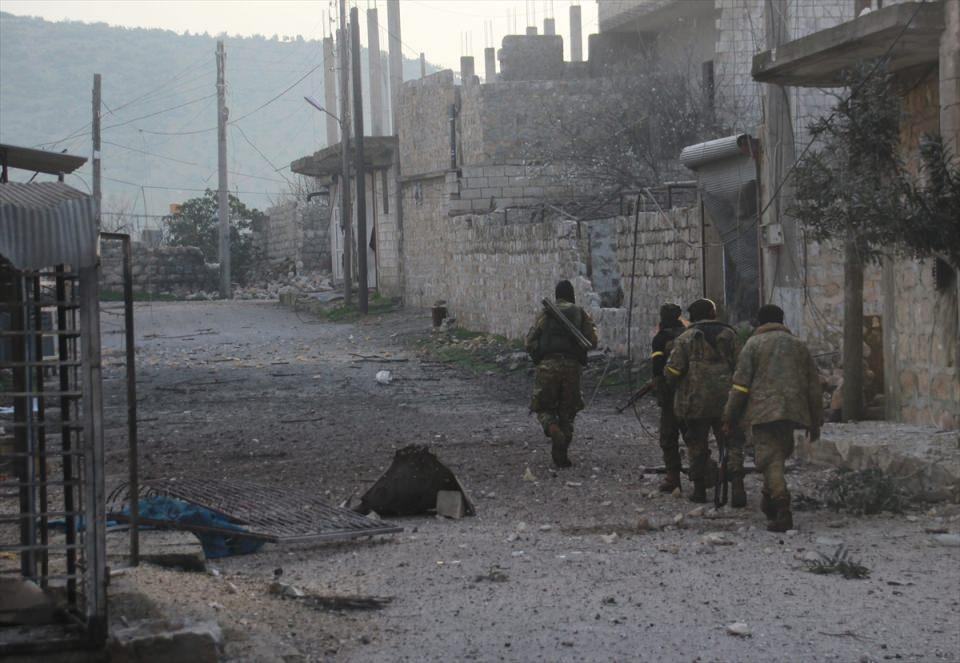 <p>TSK ve operasyonlara destek veren ÖSO güçleri, harekatın başından bu yana YPG/PKK-DEAŞ'ın işgalindeki Afrin'de 2'si belde merkezi, 93'i köy, 6'sı köy altı yerleşim ve 21'i stratejik dağ veya tepe, biri YPG/PKK'ya ait üs olmak üzere 123 noktayı ele geçirdi.</p>
<p> </p>