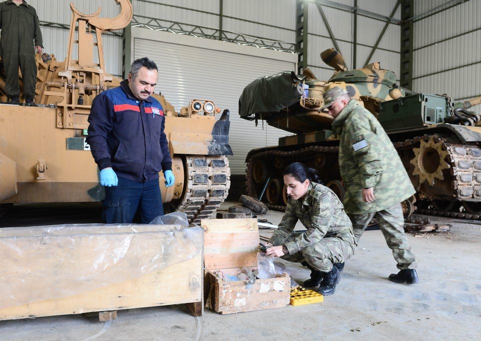 <p>Birliğinde mühimmat ve malzeme akışından sorumlu İkmal Üsteğmen Çiğdem Yüksel de bütün zorlukların üstesinden gelebilecek güç ve kararlılığa sahip olduklarını dile getirdi.</p>
<p> </p>
