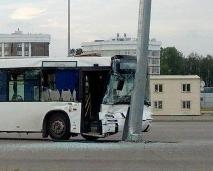 <p>Bu gördüklerinizi sizce kötü sürücülükten mi kaynaklanıyor yoksa şanssızlıktan mı? Hepsi birbirinden garip bu trafik kazaları 'Bu kadarı da olur mu?' dedirtecek türden. Tüm mantık kurallarını devre dışı bırakan kazalar için bu kadarı da fazla diyorsanız fotoğraflara bir bakın!</p>

<p> </p>
