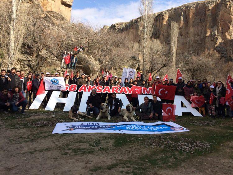 <p> Aksaray'da, "Bağımlı Olma Özgür Ol" projesi kapsamında bir araya gelen 400 kişi, Ihlara Vadisi'nde ellerinde Türk bayraklarıyla yürüyüş yaptı.</p>
