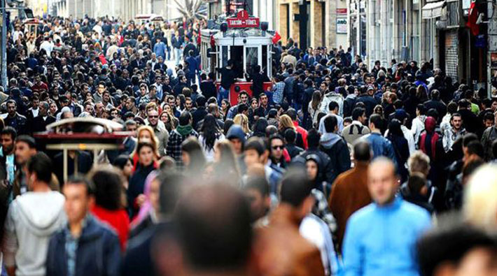 <p>Anadolu'dan sürekli göç alarak her geçen gün nüfusu artan metropol şehir İstanbul'un en kalabalık semtlerinde en çok nereli yaşıyor? İşte son rakamlar...</p>
