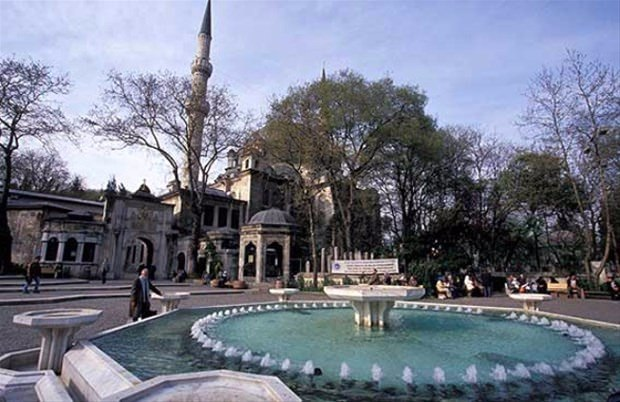 <p><strong>Eyüp Nüfusu:</strong> 325,532<br />
<strong>En çok hangi ilden vatandaş var:</strong> Giresun</p>