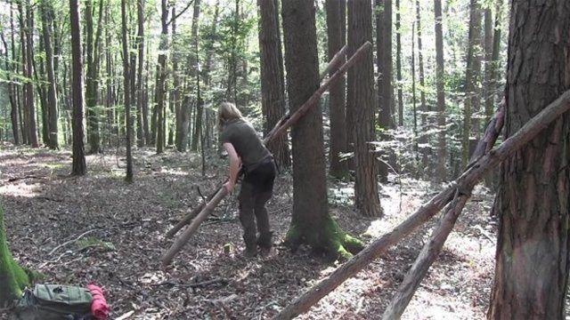 <p>Survival Lily adlı Youtube kullanıcısı, ormanda sıfırdan bir kulübe yaptı. Nasıl mı?</p>

<p> </p>
