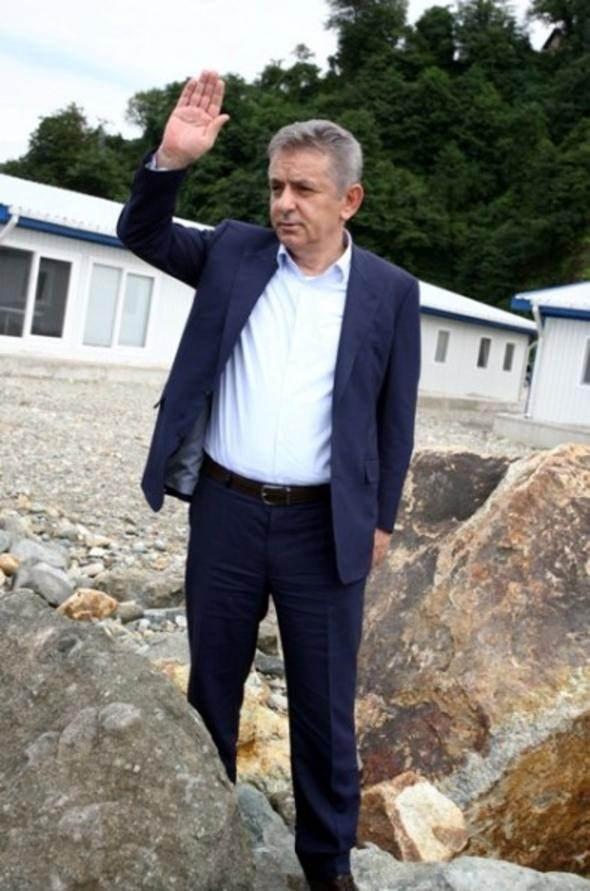 <p>Ekrem Cengiz- Cengiz Holding-650 milyon dolar</p>

<p> </p>
