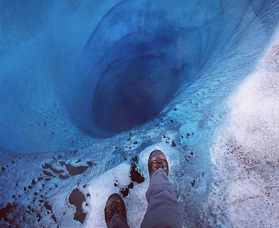 <p>Alaska'daki 300 metre derinliğindeki deliğin üzeri yalnızca berrak bir buz katmanıyla kaplı.</p>
<p> </p>