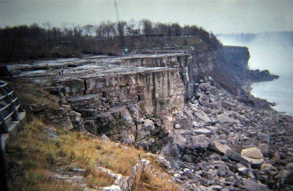 <p>1969 yılında, toprak kaymalarına karşı güçlendirmek amacıyla süren çalışmalar için kurutulan Niagara Şelalesi. </p>

<p> </p>
