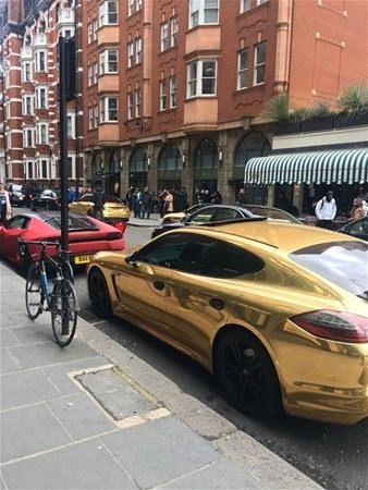 <p>Harrods Londra'da İngiliz sosyetesinin tercih ettiği dev alışveriş merkezlerinden biri. &nbsp;&nbsp;</p>

<p>&nbsp;</p>

