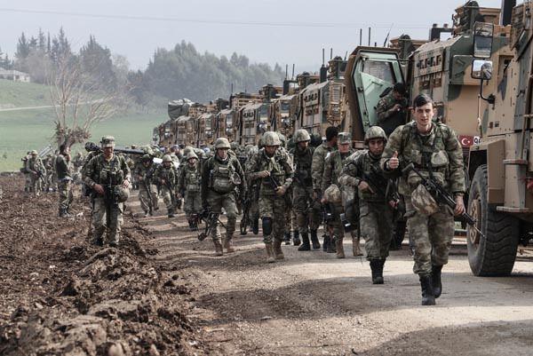 <p>Harekat kapsamında Kars'ın Sarıkamış ilçesinden gönderilen komandolar, Hatay'ın Kırıkhan ilçesine geldi. </p>