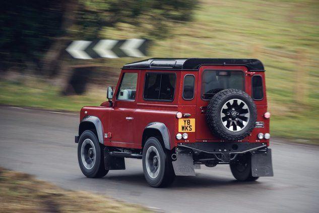 <p>Land Rover Defender V8</p>

