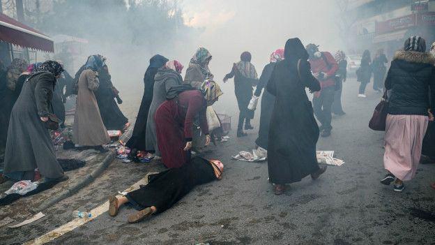 <p>Bunların bilinçinde olmasına rağmen üniversite sınavına girdi. Hayallarinde Boğaziçi Üniversitesi vardı ancak kat sayı nedeni ile kırılan puanı buna yeterli değildi. Kuşakçı, bir derneğin bursu ile Türkiye'de bir vakıf üniversitesinin işletme bölümüne yerleştirildi. Burada derneğin sağladığı burs ile eğitimini südürmeye başladı.  </p>
