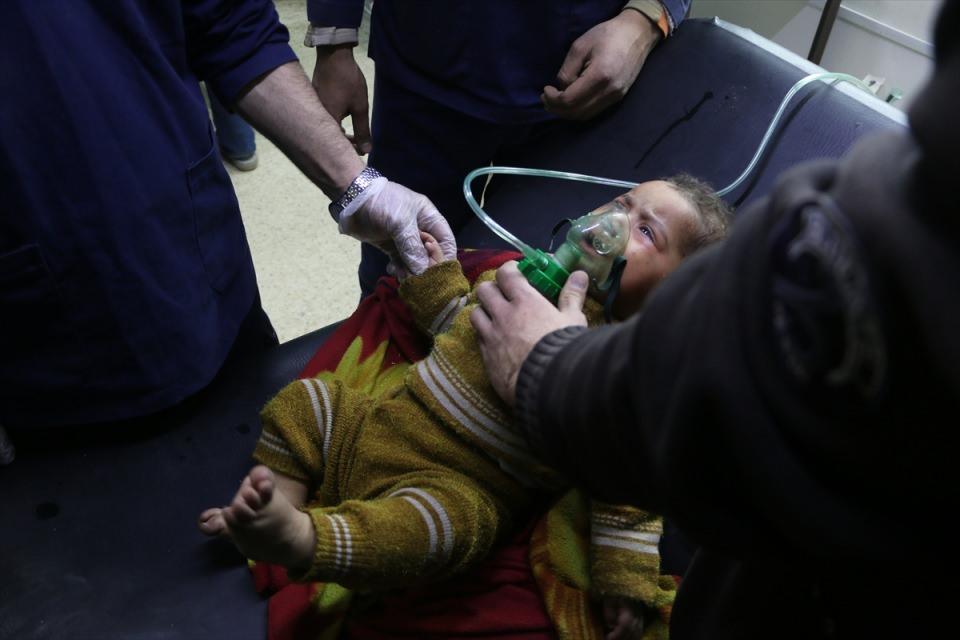 <p>Doğu Guta'daki Sivil Savunma (Beyaz Baretliler) merkezinden alınan bilgiye g&ouml;re, rejim d&uuml;n gece saatlerinde Hamuriye beldesine klor gazıyla saldırdı.</p>

<p>&nbsp;</p>
