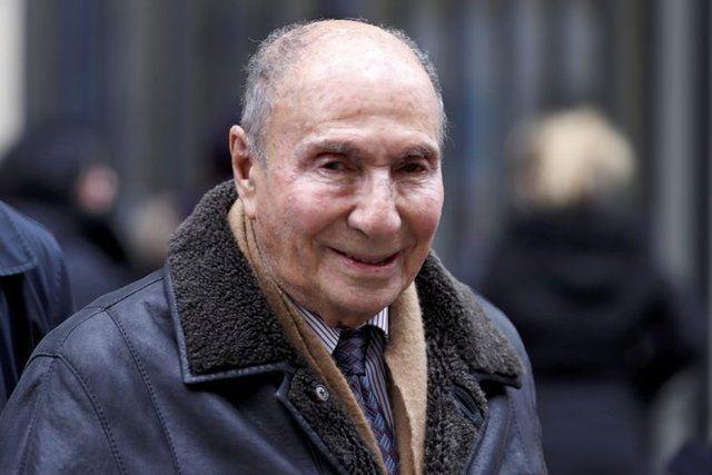 <div>41: Serge Dassault - Fransa</div>
<div> </div>
<div>Kişisel serveti: 22.6 milyar dolar</div>
<div> </div>
<div>Şirketi: Dassault Group</div>