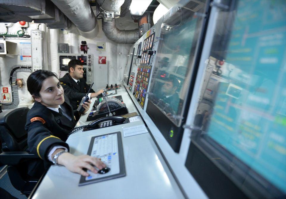 <p>Öğülener, tüm halkın harekata destek için tek vücut olduğunu vurgulayarak, "Sahil Güvenlik olarak bizler de İçişleri Bakanlığı altında denizlerde terörle mücadele konusunda görevimizi en iyi şekilde yürütüyoruz. </p>

<p> </p>
